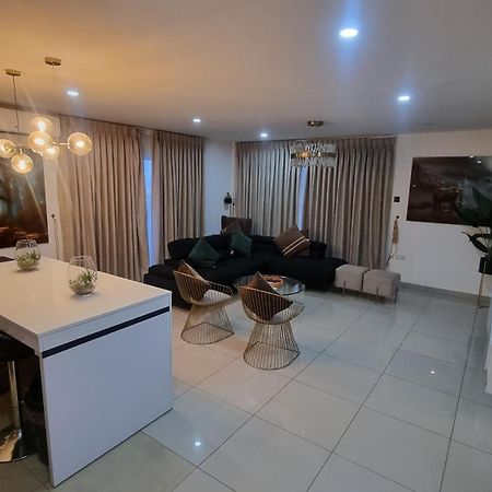 The Gallery Luxury Suites Cpg East Legon Exterior photo